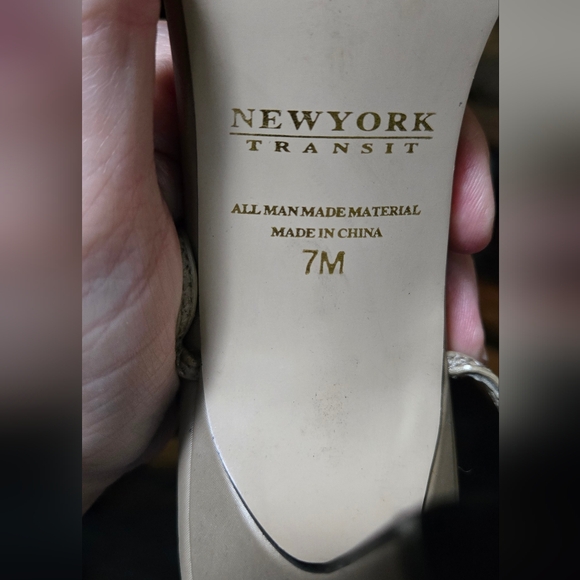 New York Transit Gold/tan Strappy Women's Sandals Sz7M - Picture 5 of 8